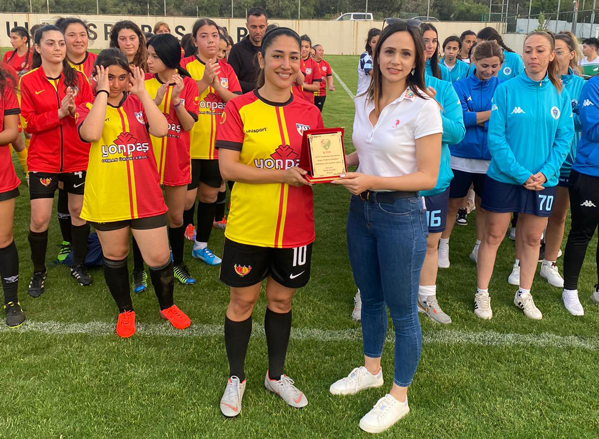Futbol kadınlarla güzelleşti